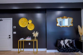 Luxury Suite steps from stadiums, concerts, sports, festivals, OTR - Over the Rhine